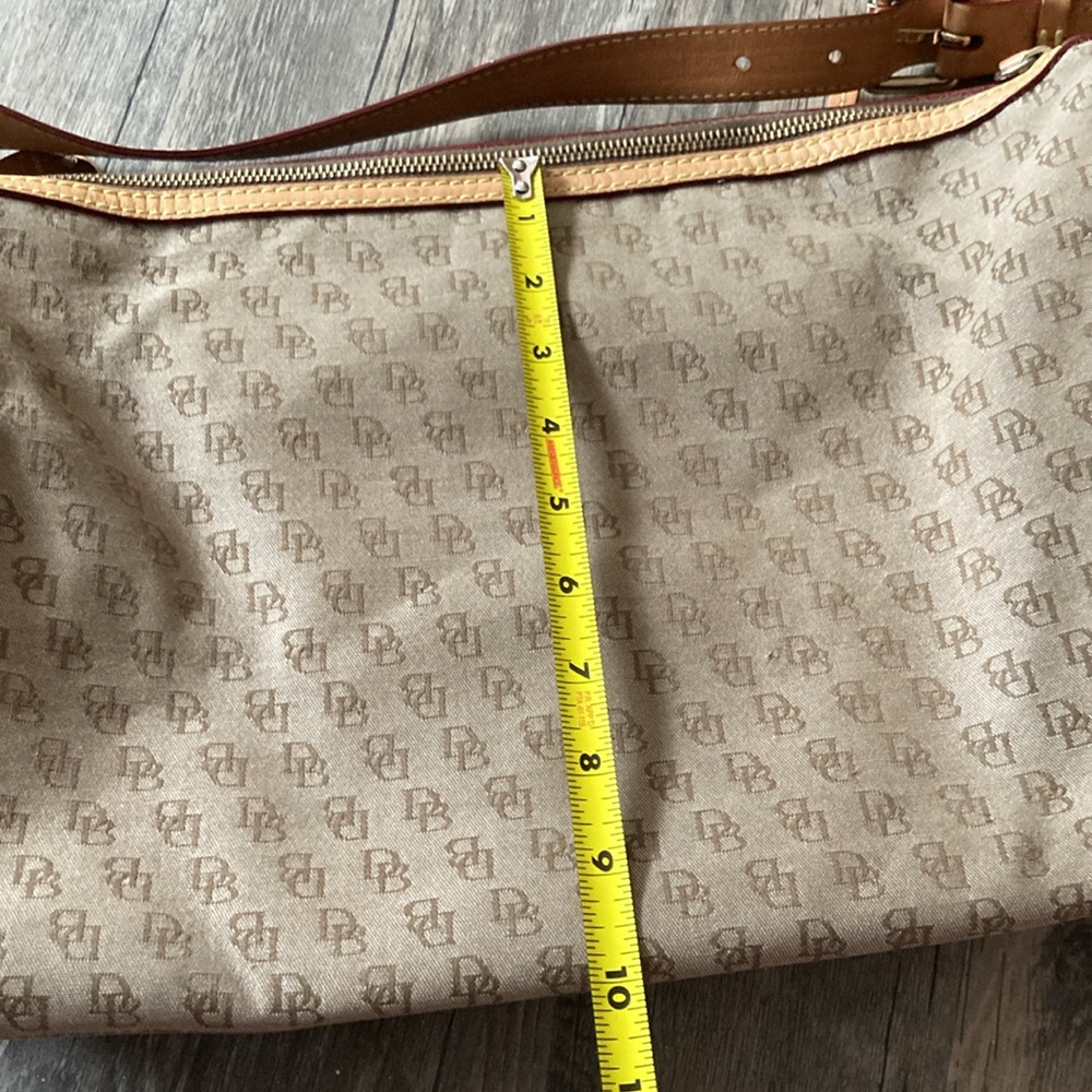 Dooney & Bourke signature shoulder bag. K664407 - Picture 9 of 16